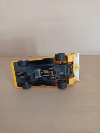 Scalextric Alpine Renault Turbo Amarillo