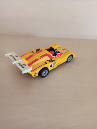 Scalextric Alpine Renault Turbo Amarillo