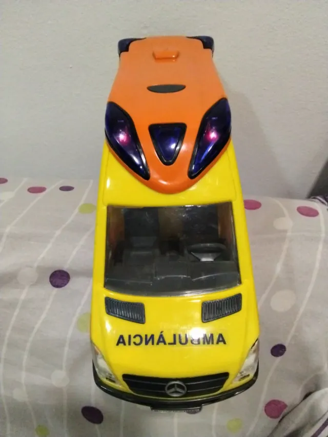 Ambulancia Juguete SEM