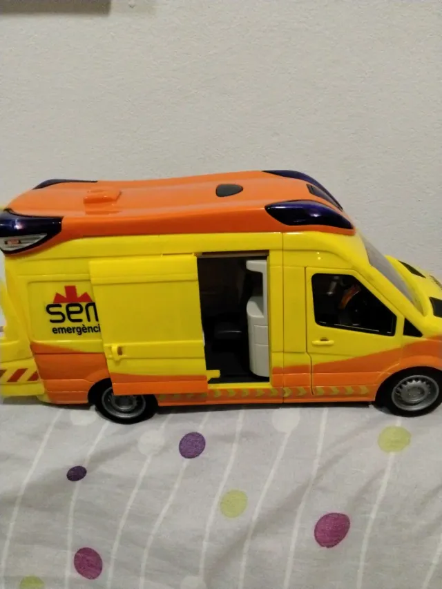 Ambulancia Juguete SEM