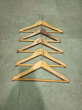 Lote 13 Perchas Madera Niñ@ Beige/Marrón 2 Azules