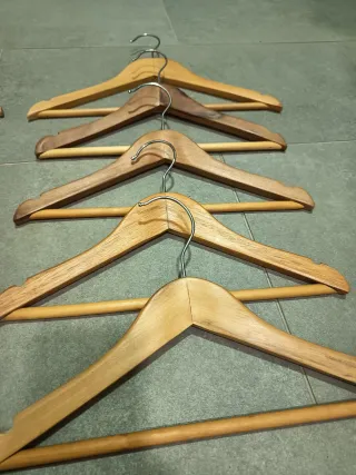 Lote 13 Perchas Madera Niñ@ Beige/Marrón 2 Azules