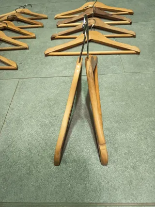 Lote 13 Perchas Madera Niñ@ Beige/Marrón 2 Azules