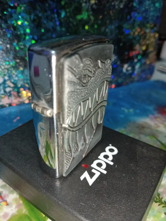 Accendino Zippo originale con drago che sputato fuoco