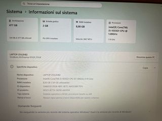 Computer ASUS con adesivi