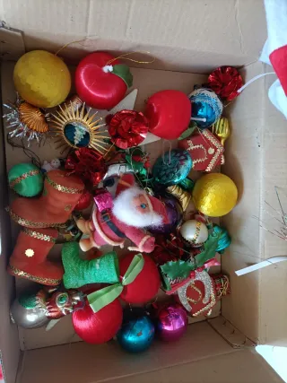 Árbol de Navidad Blanco y adornos.