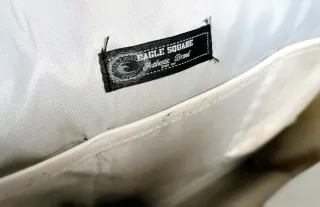 Bolso bandolera Eagle Square negro y blanco