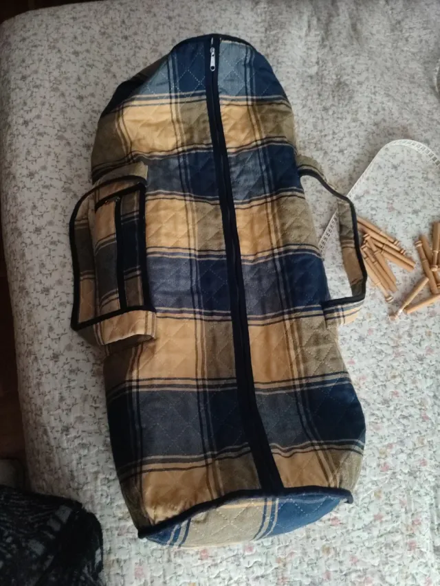 Bolillera junto con bolillos de boj (10cm) y funda