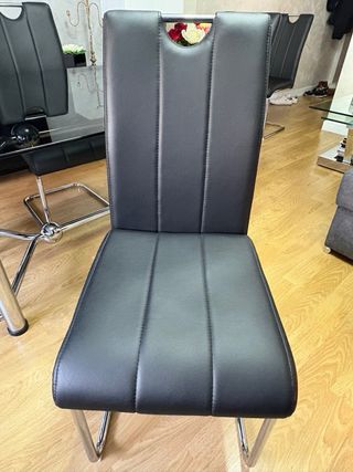 Mesa de cristal + 4 sillas elegantes