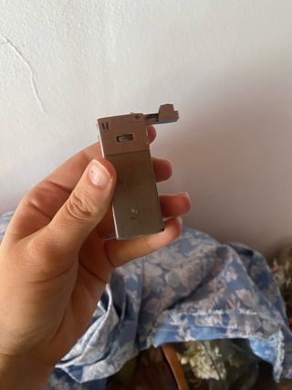 Encendedor antiguo metálico