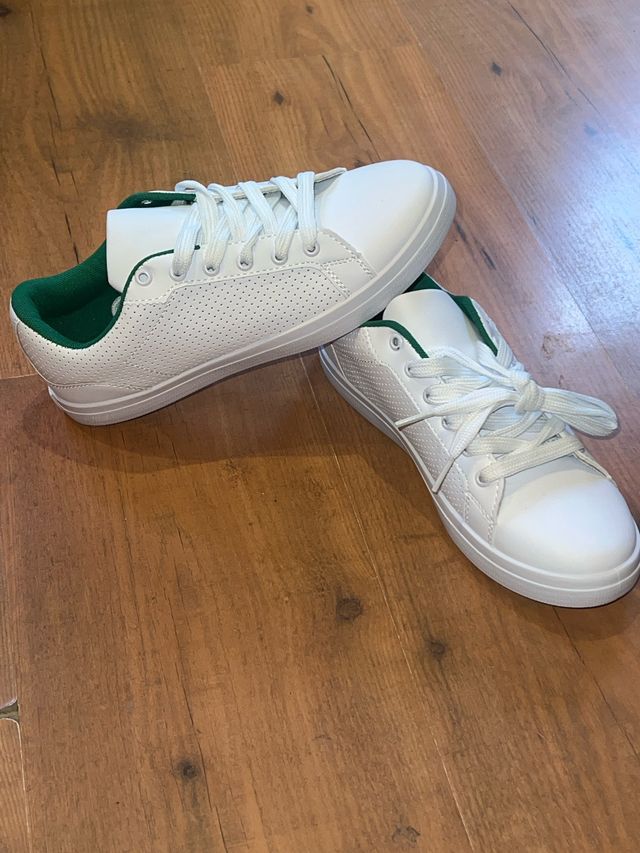 Zapatillas blancas y verdes
