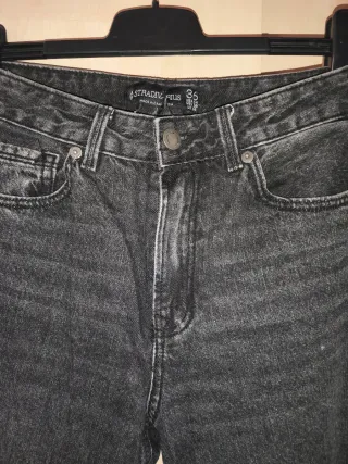 Stradivarius Jeans Talla 36 Negros con Detalles