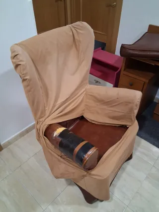 2 Sillones rotos para peña o local.