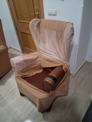 2 Sillones rotos para peña o local.