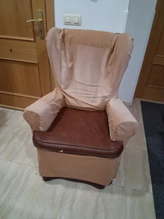 2 Sillones rotos para peña o local.