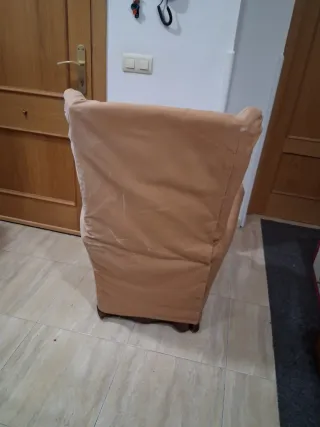 2 Sillones rotos para peña o local.