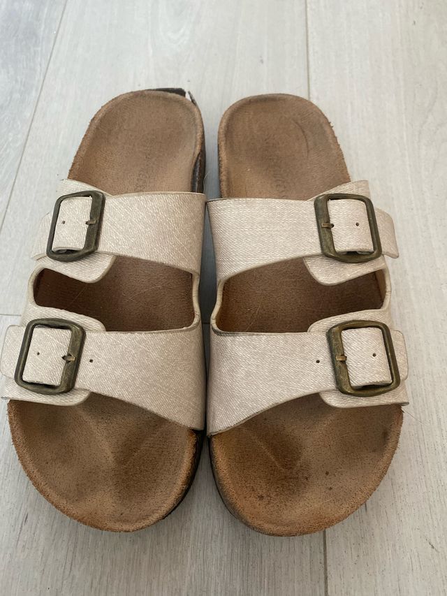 Chanclas Beige y Doradas
