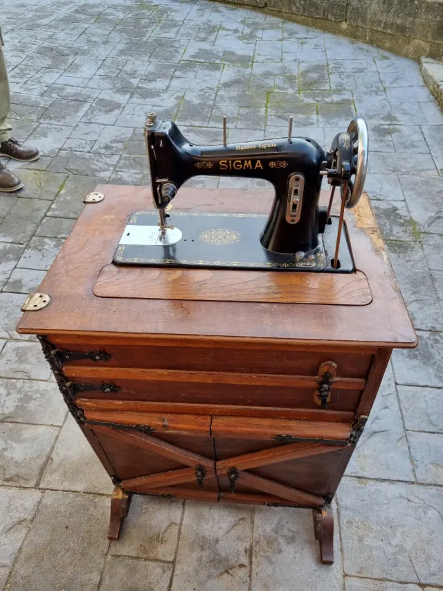 Máquina de coser Sigma antigua