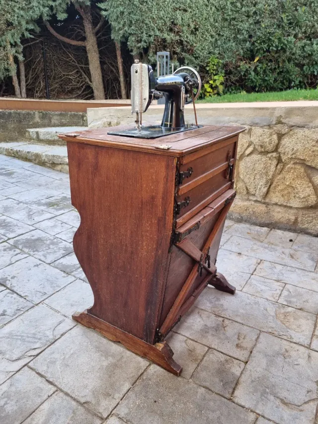 Máquina de coser Sigma antigua