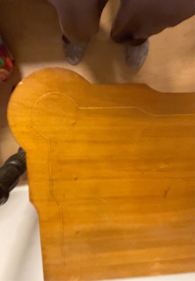 Mesa de escritura de nogal antigua