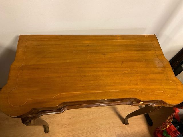 Mesa de escritura de nogal antigua