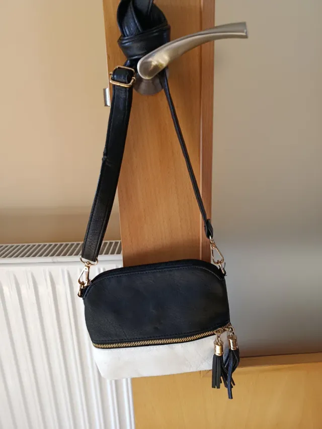 Bolso pequeño negro y blanco