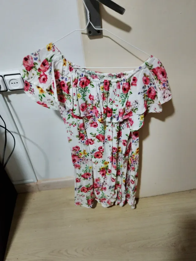 Vestido corto floral con bolsillos