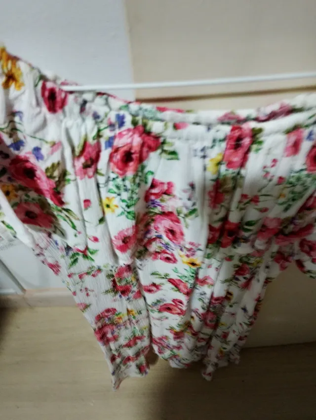 Vestido corto floral con bolsillos