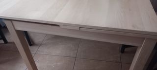 Mesa extensible y 4 sillas