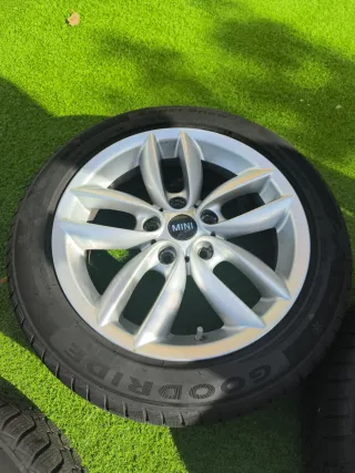 Llantas Mini 17 con neumáticos nuevos