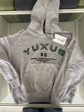 Sudadera YUXUS gris con estampado