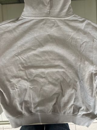 Sudadera YUXUS gris con estampado