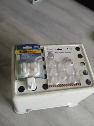 Perchas Adhesivas y Ventosa ProBrix