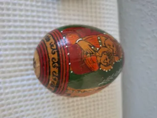 Antigüedades: Huevo decorado y Nacimiento