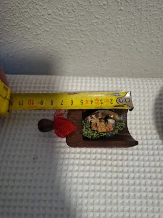 Antigüedades: Huevo decorado y Nacimiento