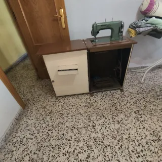 Máquina de coser antigua HEFNER