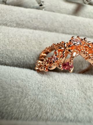 Anel Dourado Ajustável com Pedra Rosa