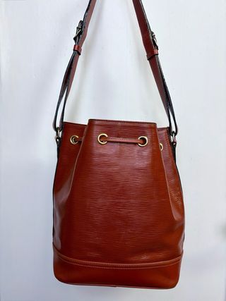 Bolsos saco de piel tipo bucket marrón - rojo