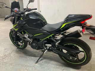 Kawasaki Z400 Negra y Verde