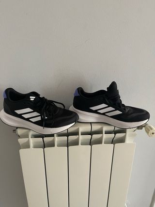 Deportivas Adidas Negras y blancas