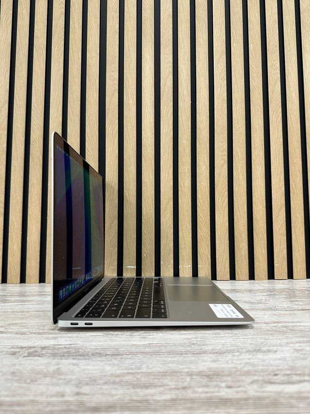 MacBook Air 13" 2020 i3 8gb 256gb SSD
