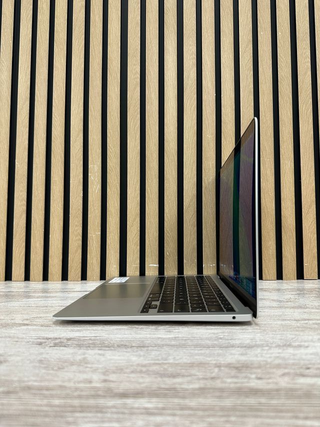 MacBook Air 13" 2020 i3 8gb 256gb SSD
