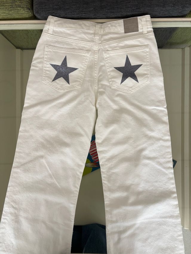 Pantalón blanco One Dilemma estrellas