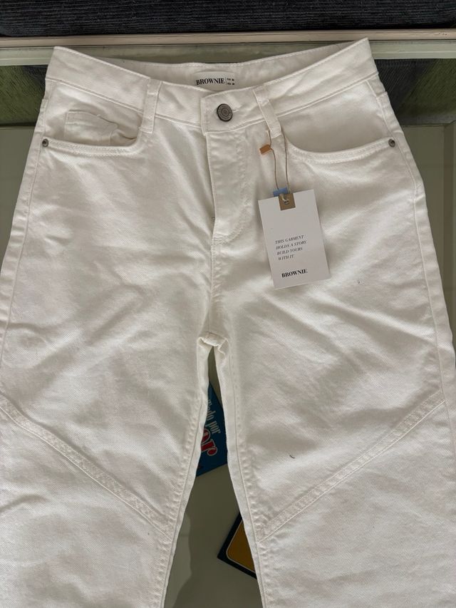Pantalón blanco One Dilemma estrellas