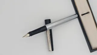 Pluma Estilográfica Romus con Estuche