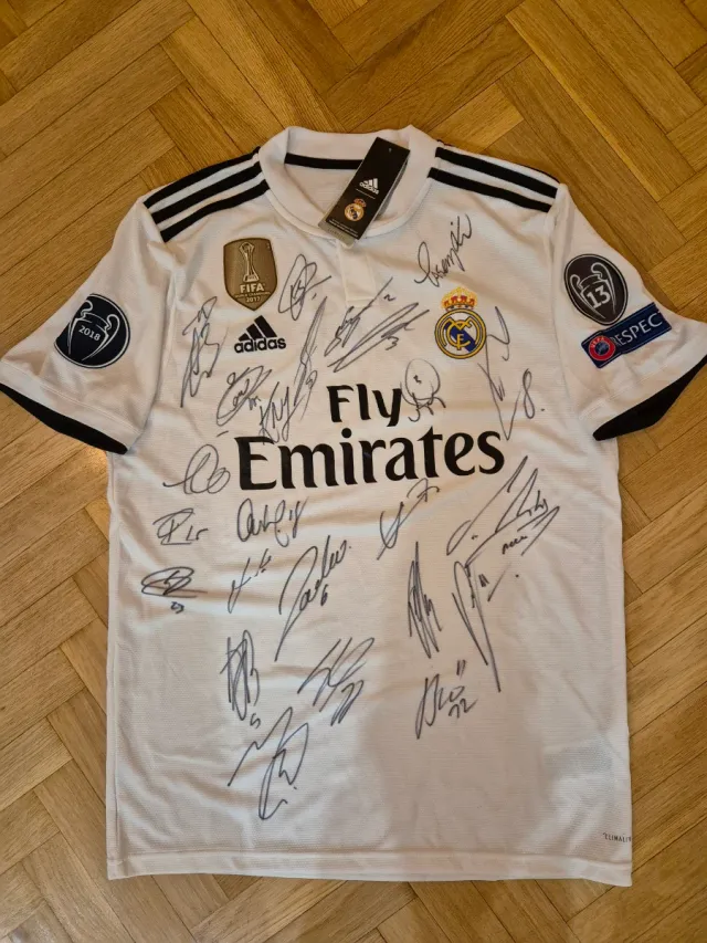 Camiseta oficial del Real Madrid 18/19 firmada
