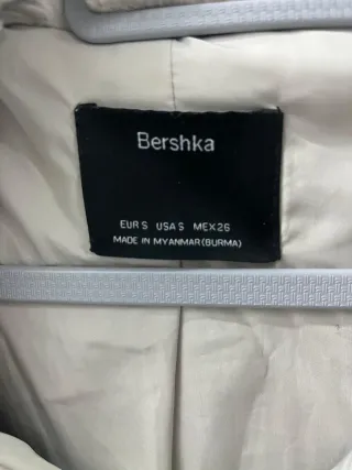 Chaqueta Bershka pelo beige