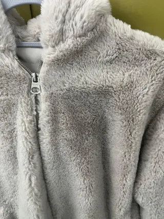 Chaqueta Bershka pelo beige