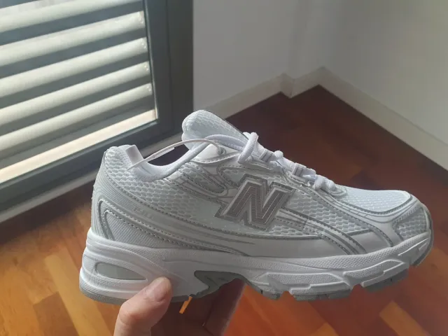 New Balance Bambas Plata y Blanco