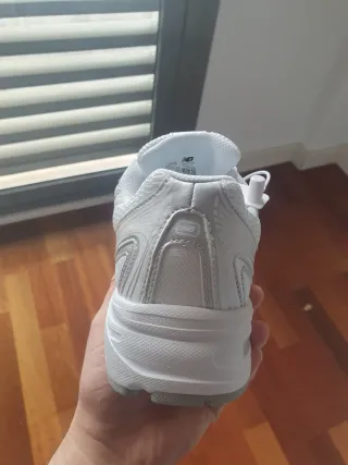 New Balance Bambas Plata y Blanco